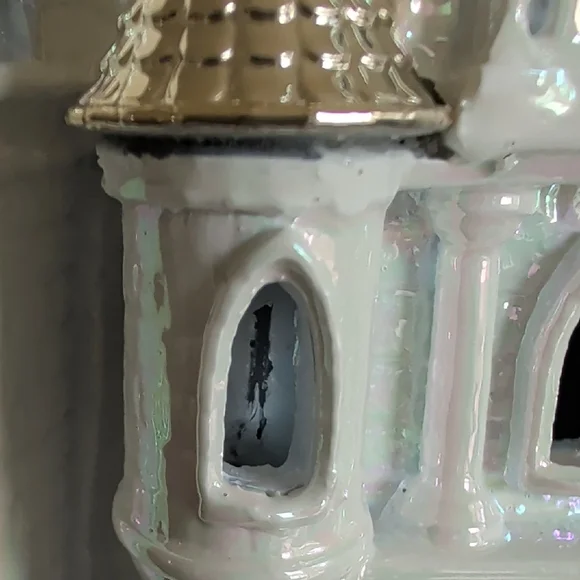 BBW x Disney Princess Castle 3 Wick Candle Holder - Picture 8 of 12